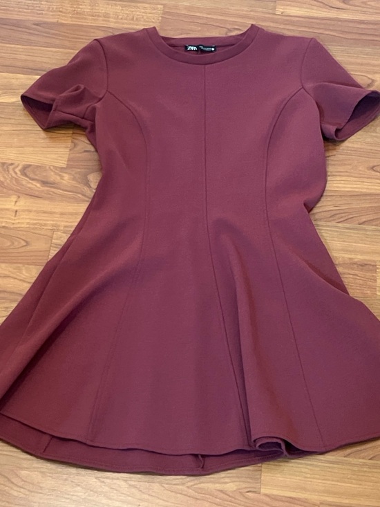 Zara Dresses & Skirts - Zara Short Sleeve Crewneck Dress - Wine